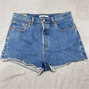 LEVIS ribcage shorts! Size 31